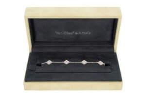 Van Cleef & Arpels Sweet Alhambra Diamonds 6 Motifs 18 ct White Gold Bracelet - Image 5