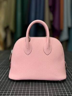 Hermès Bolide 1923 25 in delicate Rose Sakura (3Q Pink) Chevre (Goatskin), a timeless blend of vintage charm and modern elegance.