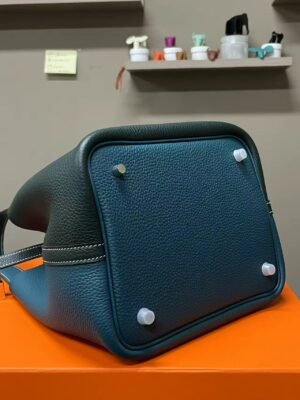 Hermès Picotin Lock 22 in a striking two-tone combination of Vert Cypres (Cypress Green) and Bleu de Bosphore (Bosphorus Green) Clemence leather - Image 3