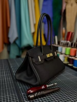 Hermès Birkin Shoulder 29 in classic Black Togo leather with luxurious gold hardware - Image 4