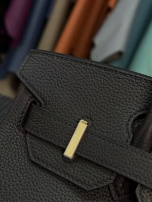 Hermès Birkin Shoulder 29 in classic Black Togo leather with luxurious gold hardware - Image 3