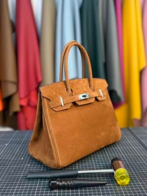 Hermès Birkin 30 in warm Gold (Gold Brown) Suede with luxurious silver hardware - Image 6