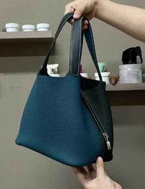 Hermès Picotin Lock 22 in a striking two-tone combination of Vert Cypres (Cypress Green) and Bleu de Bosphore (Bosphorus Green) Clemence leather - Image 6