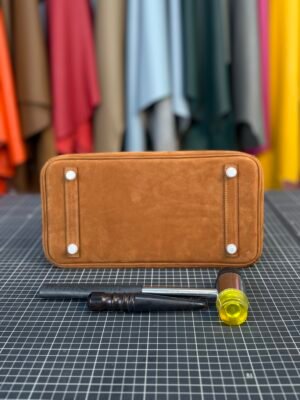 Hermès Birkin 30 in warm Gold (Gold Brown) Suede with luxurious silver hardware - Image 4