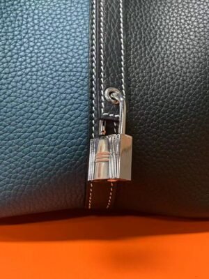 Hermès Picotin Lock 22 in a striking two-tone combination of Vert Cypres (Cypress Green) and Bleu de Bosphore (Bosphorus Green) Clemence leather - Image 7