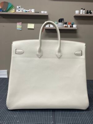 Hermès Birkin HAC 50 Multi-Pocket in elegant Craie Togo leather with luxurious gold hardware - Image 5