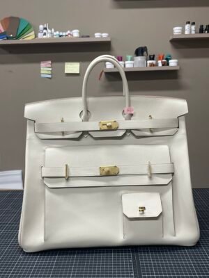 Hermès Birkin HAC 50 Multi-Pocket in elegant Craie Togo leather with luxurious gold hardware - Image 4