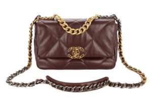 Chanel 19 Flap Medium Burgundy Gold Hardware - Image 7